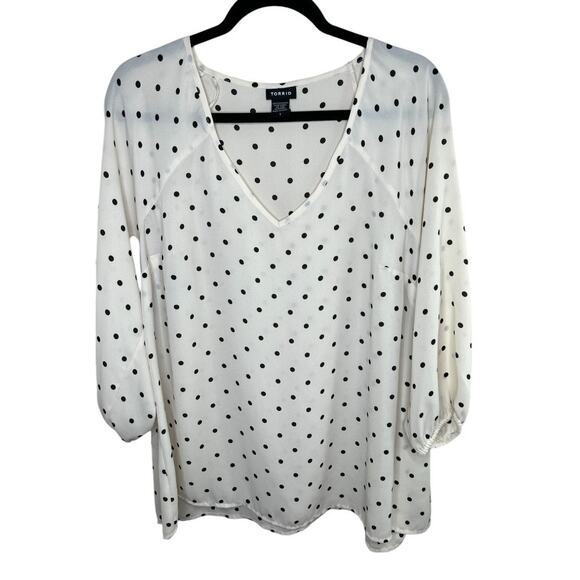 Torrid Ivory Polka Dot Georgette Blouse Size 1 - Picture 2 of 6